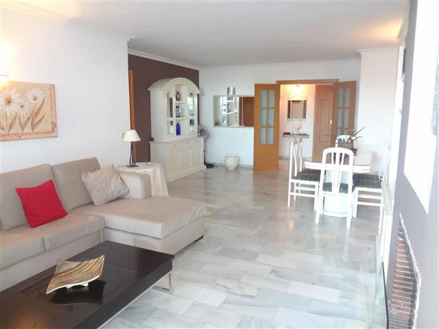 Middle Floor Apartment in Nueva Andalucía