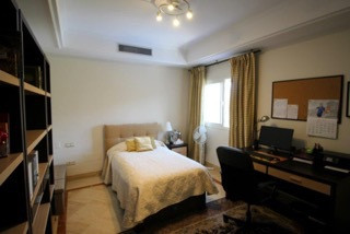 Middle Floor Apartment in Marbella