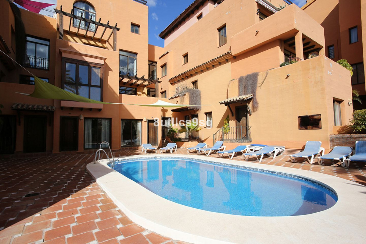 Middle Floor Apartment in Estepona