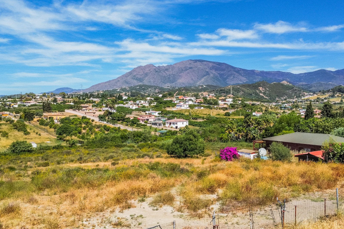 Land with Ruin in Estepona