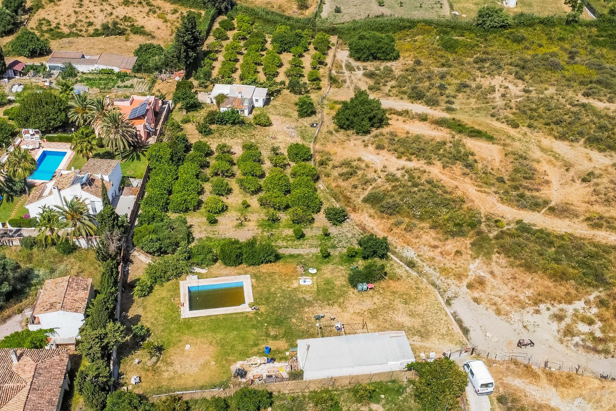 Land with Ruin in Estepona