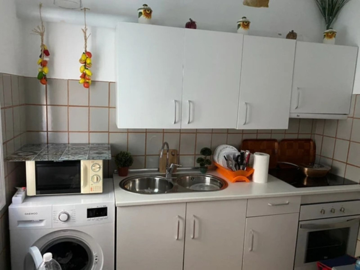 Middle Floor Apartment in Estepona