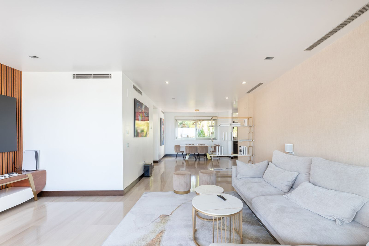 Middle Floor Apartment in Benahavís