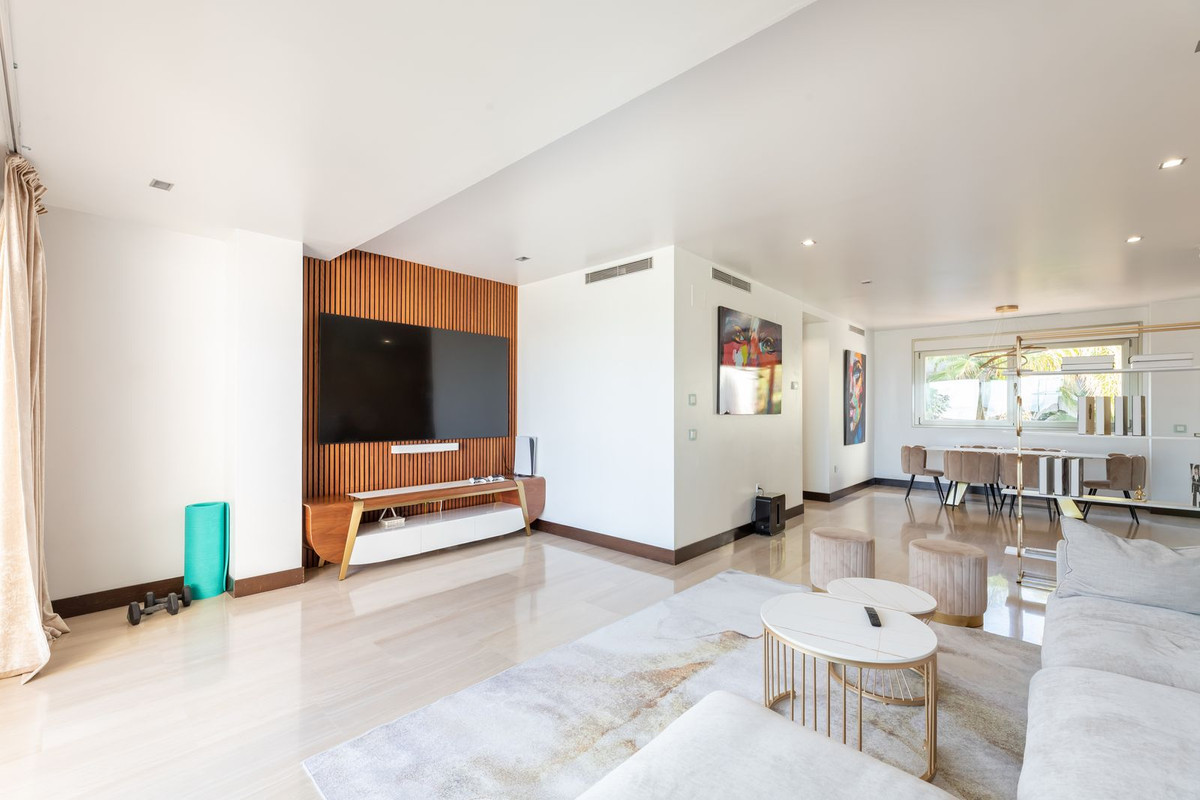 Middle Floor Apartment in Benahavís