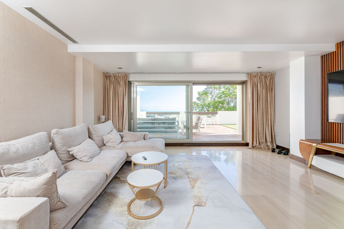 Middle Floor Apartment in Benahavís