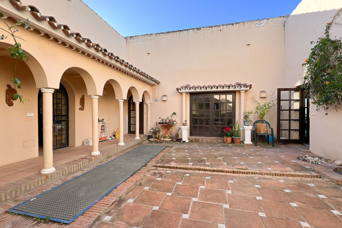 Detached Villa in Estepona