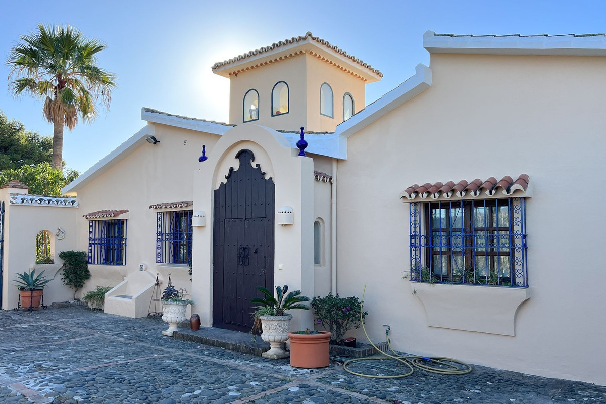 Detached Villa in Estepona