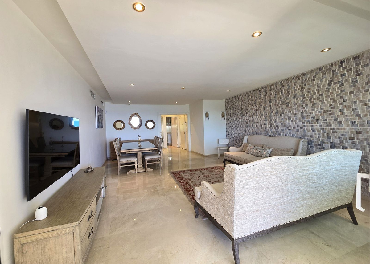 Middle Floor Apartment in Estepona
