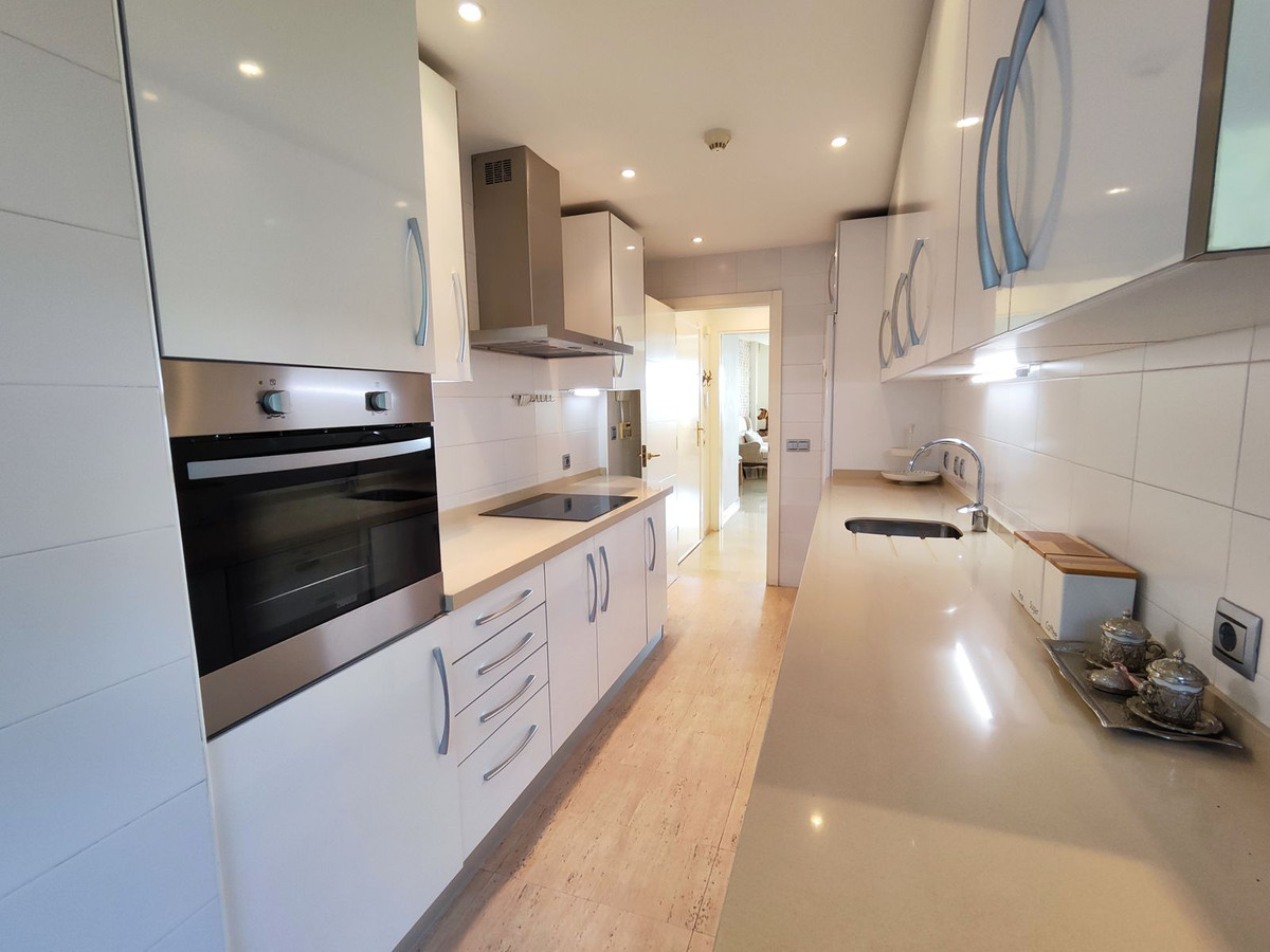 Middle Floor Apartment in Estepona