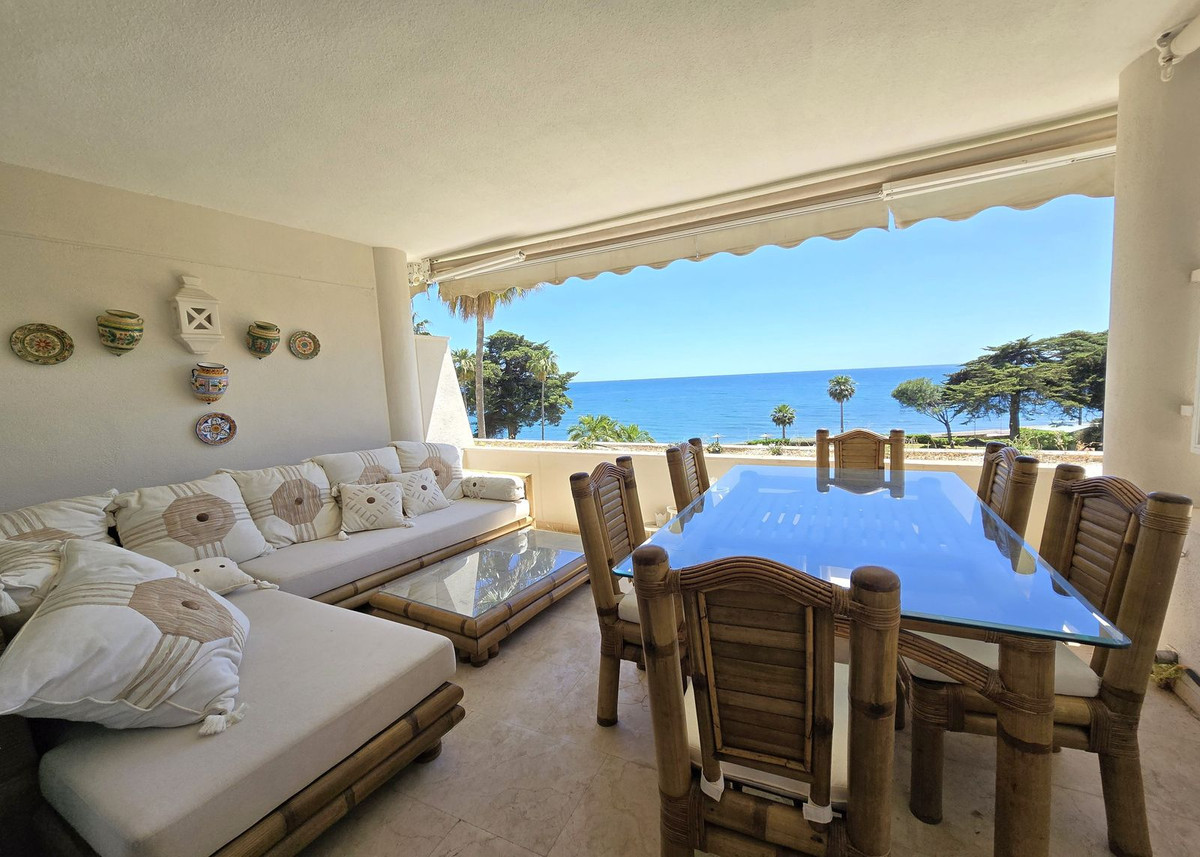 Middle Floor Apartment in Estepona
