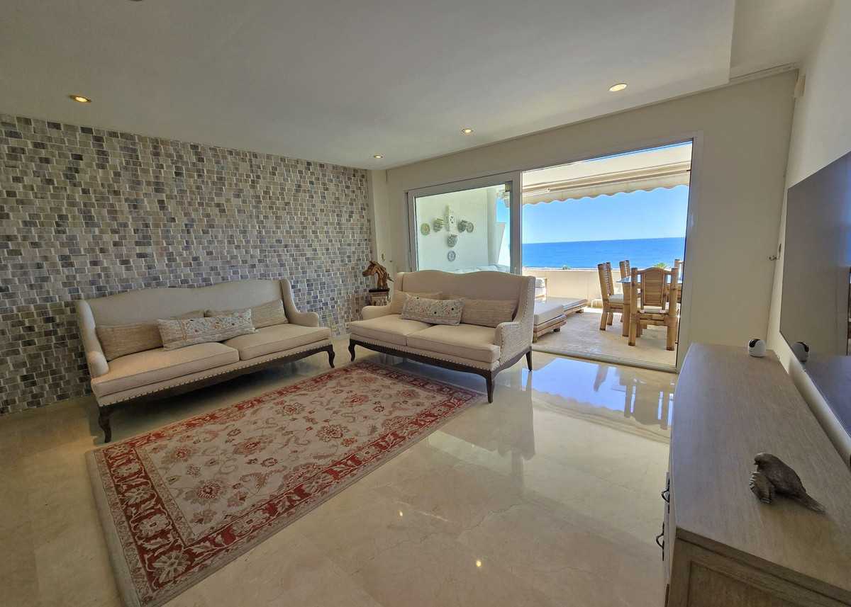 Middle Floor Apartment in Estepona