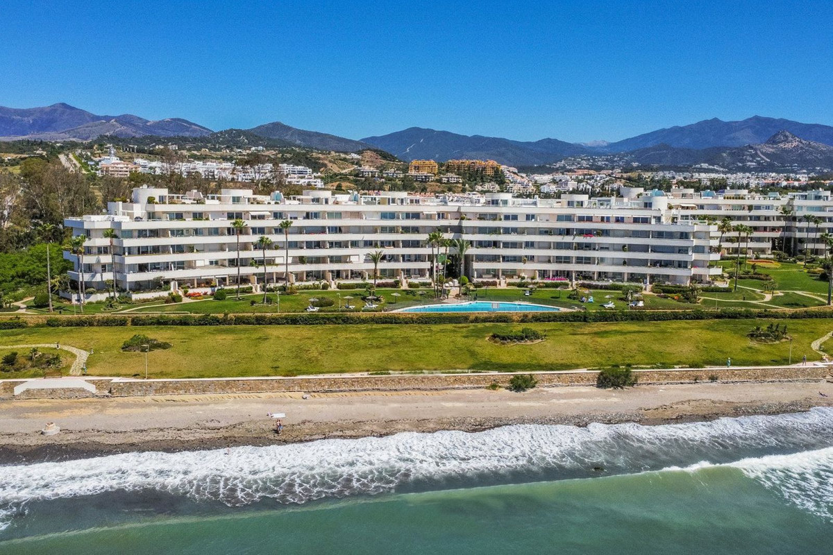 Middle Floor Apartment in Estepona
