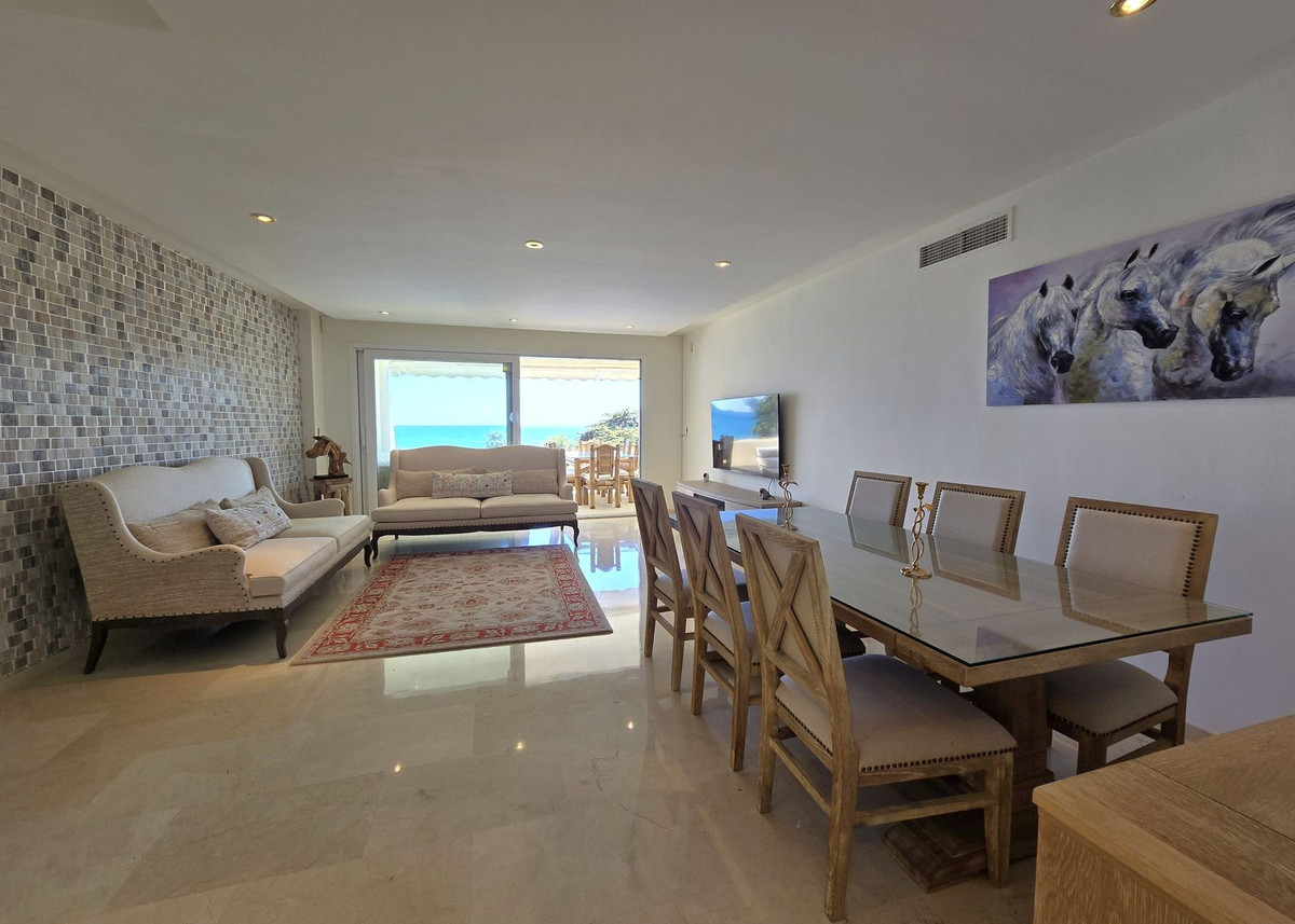 Middle Floor Apartment in Estepona