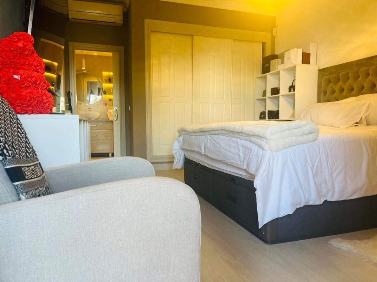 Middle Floor Apartment in Estepona