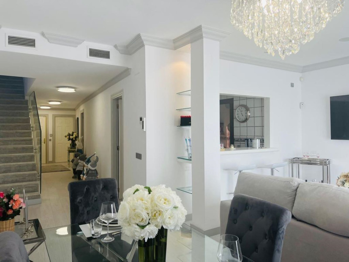 Middle Floor Apartment in Estepona
