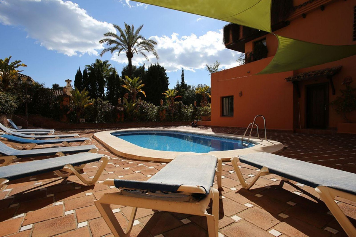 Middle Floor Apartment in Estepona