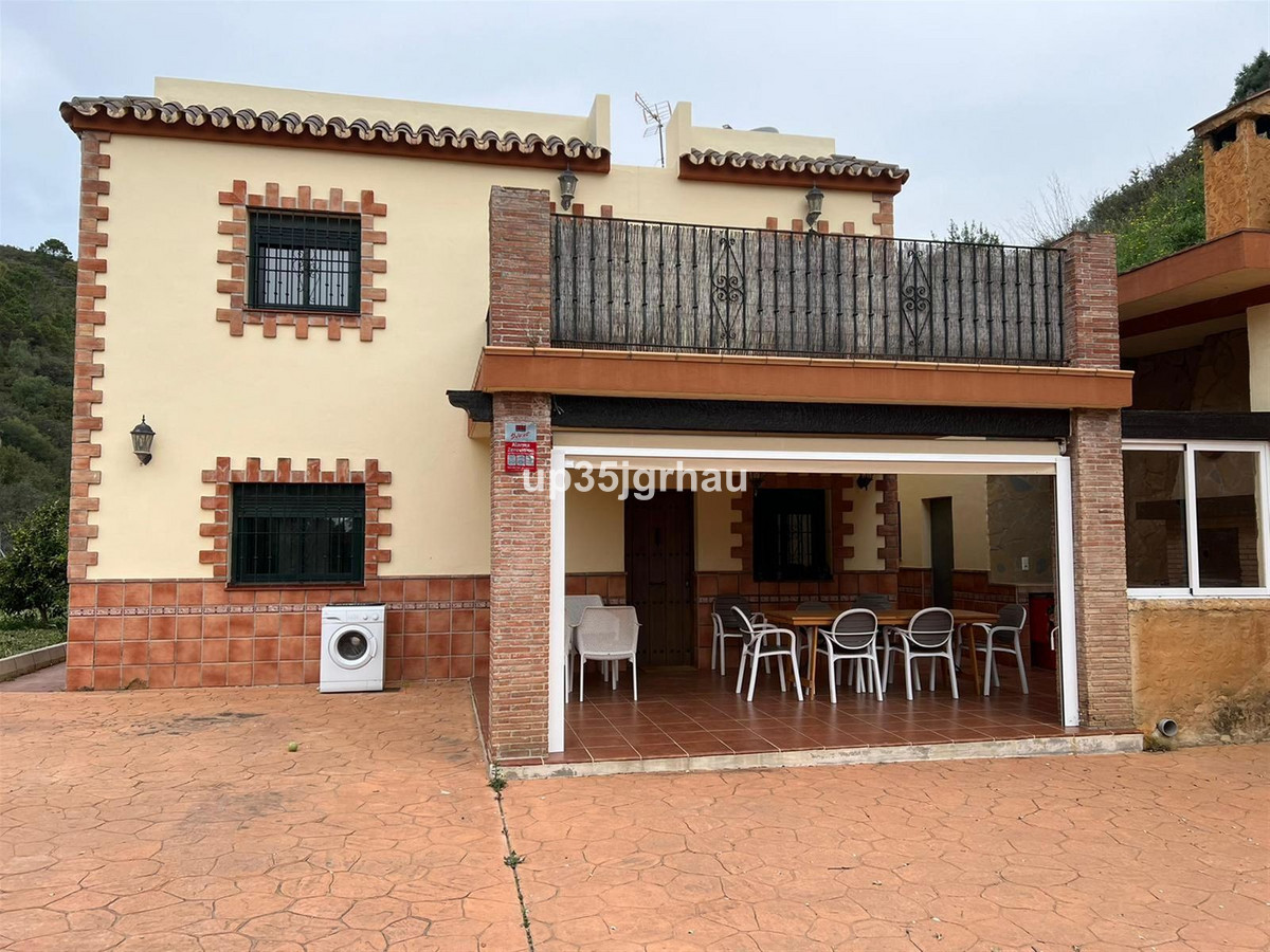Detached Villa in Estepona
