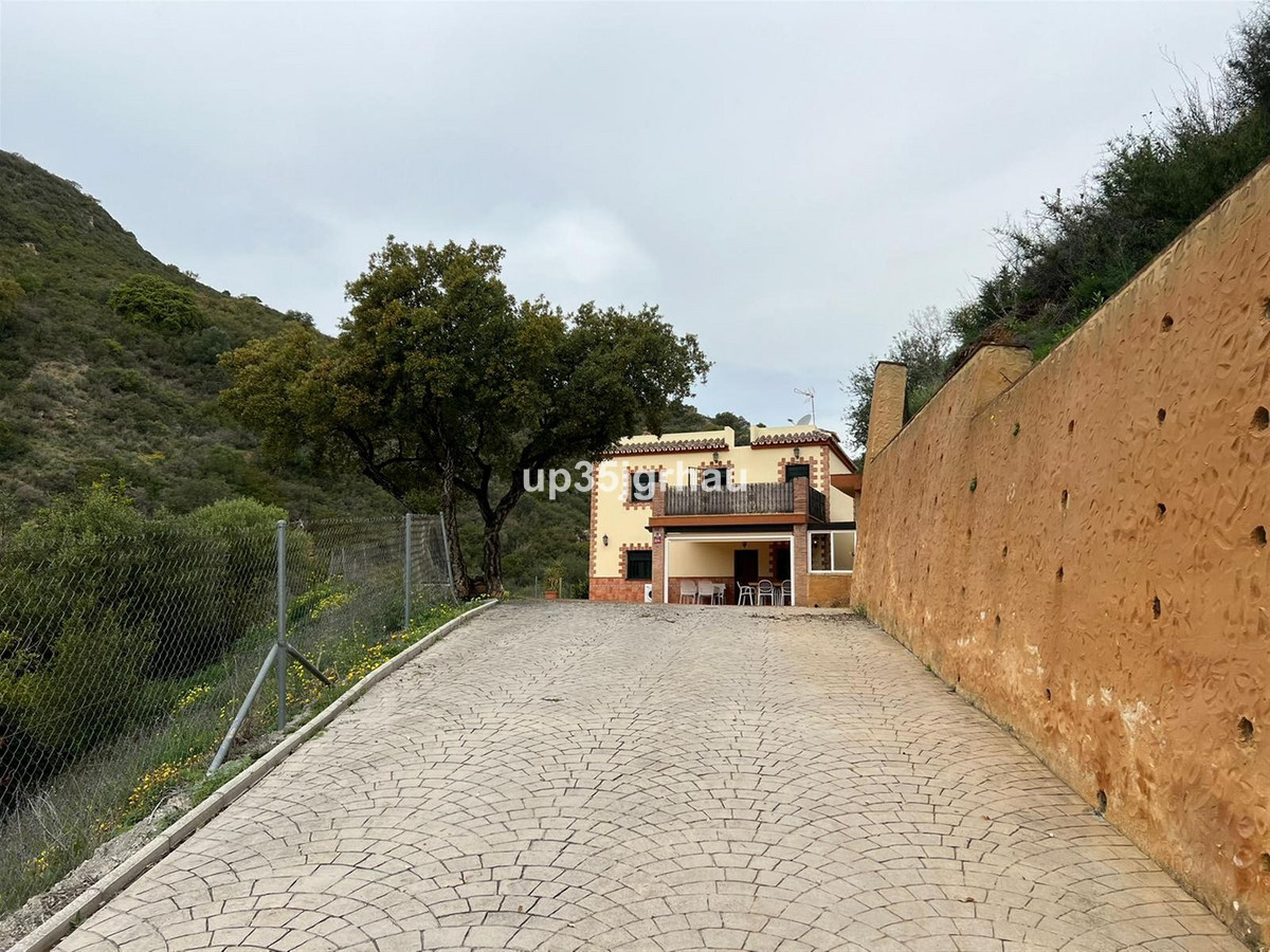 Detached Villa in Estepona