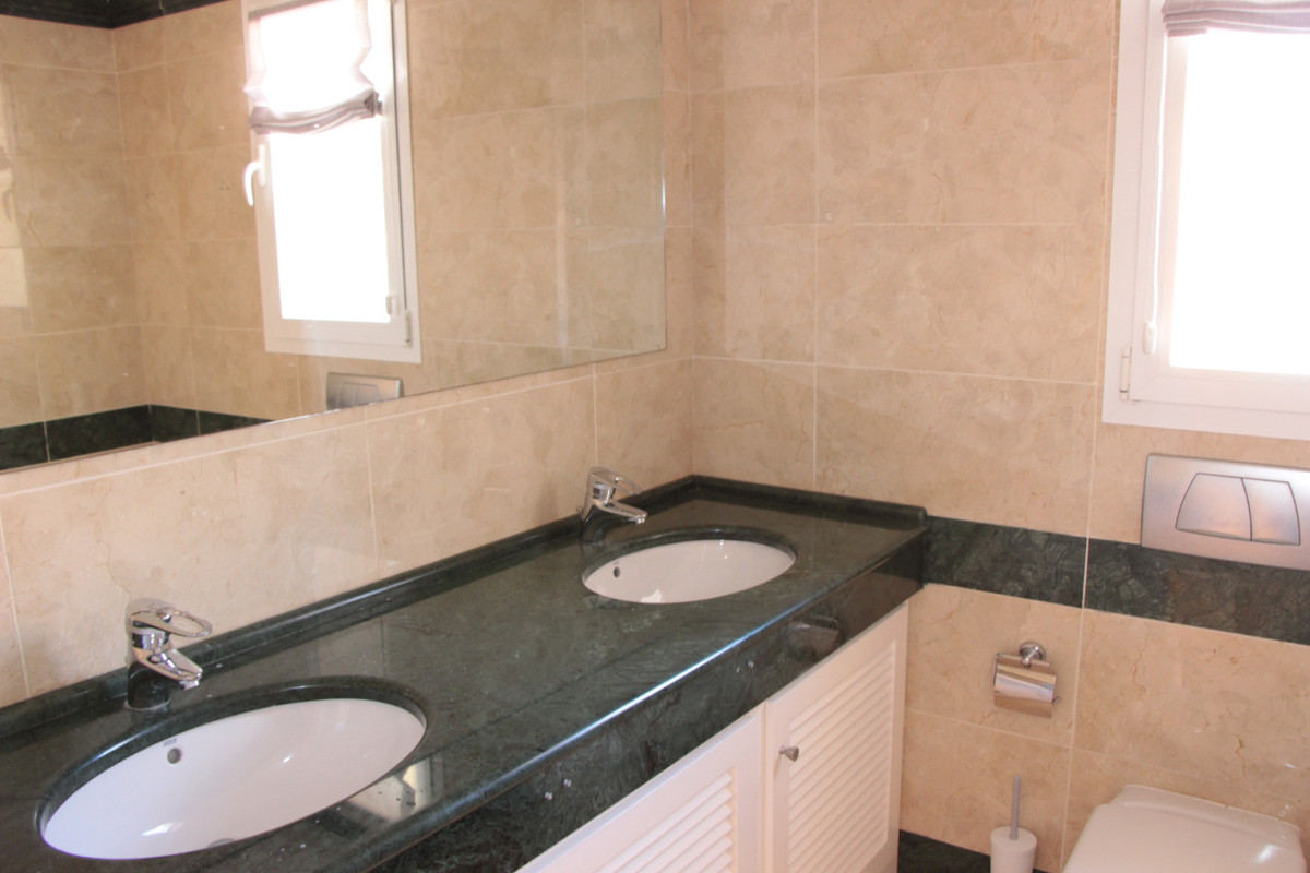 Middle Floor Apartment in Marbella