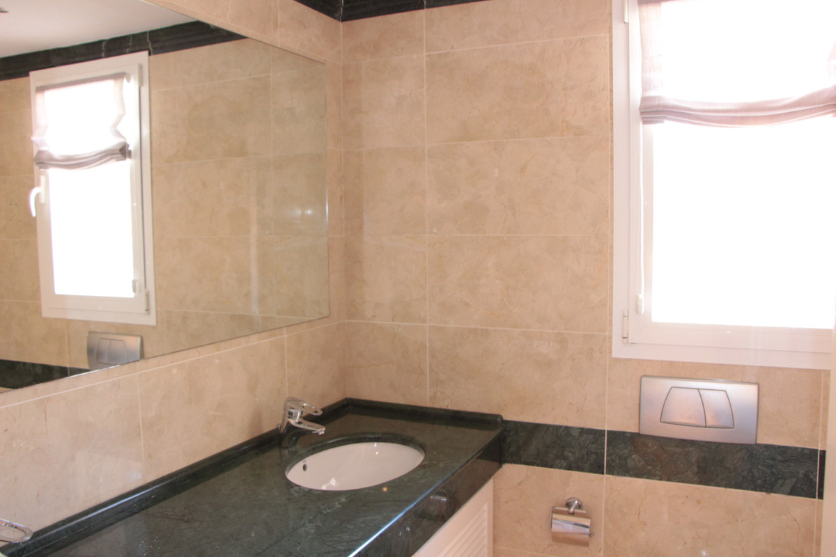 Middle Floor Apartment in Marbella