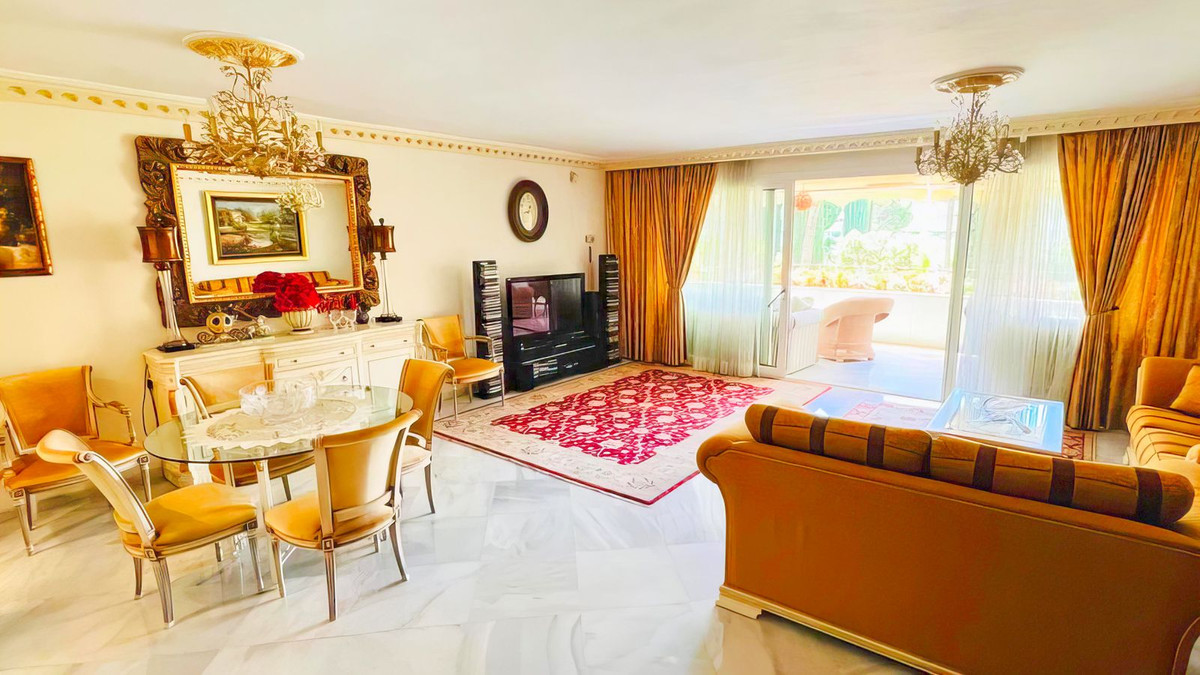Middle Floor Apartment in Marbella