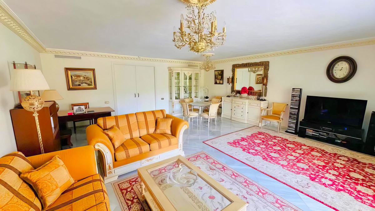 Middle Floor Apartment in Marbella