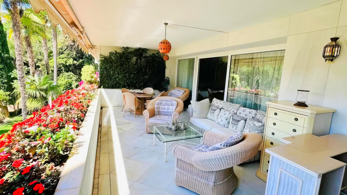 Middle Floor Apartment in Marbella