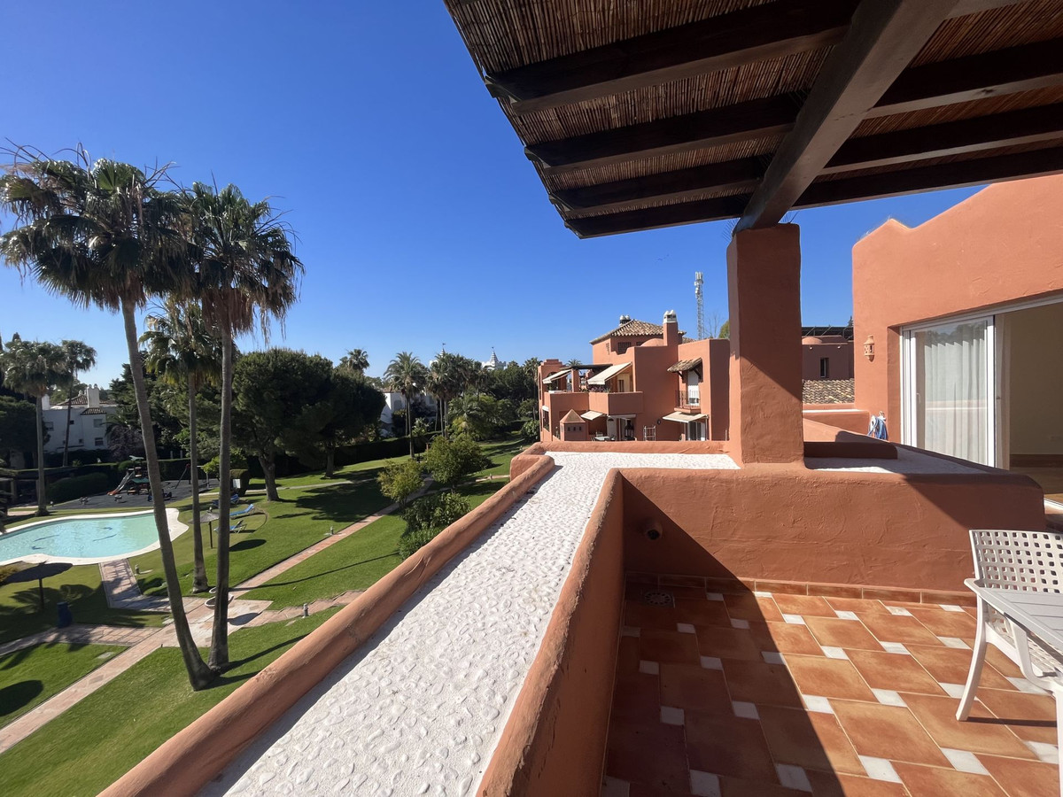 Middle Floor Apartment in Estepona