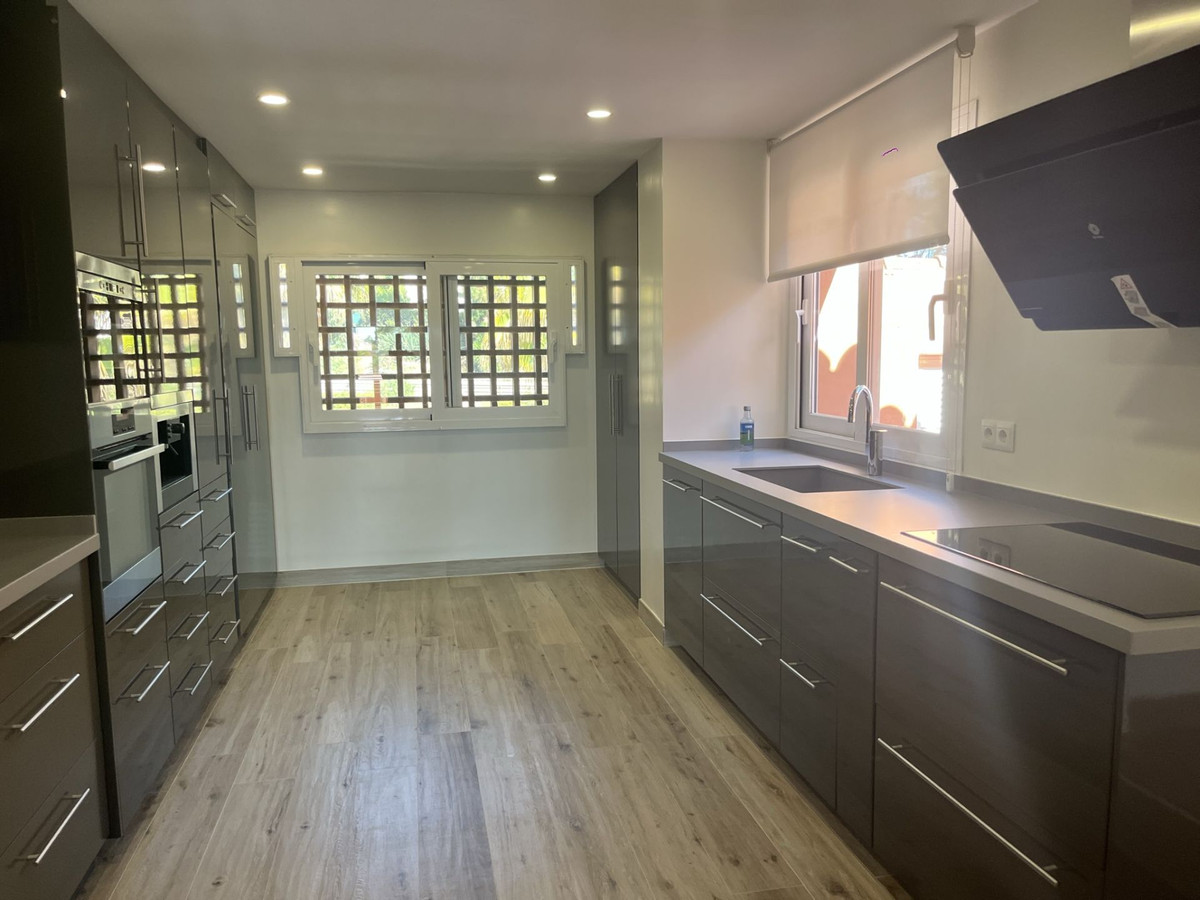 Middle Floor Apartment in Estepona
