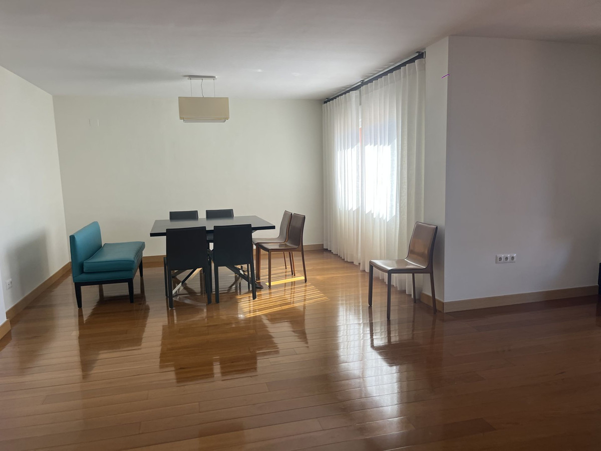 Middle Floor Apartment in Estepona