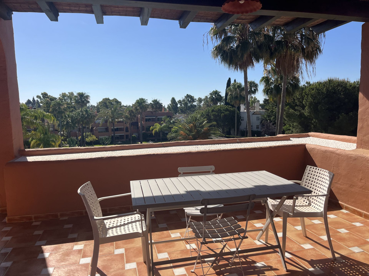 Middle Floor Apartment in Estepona