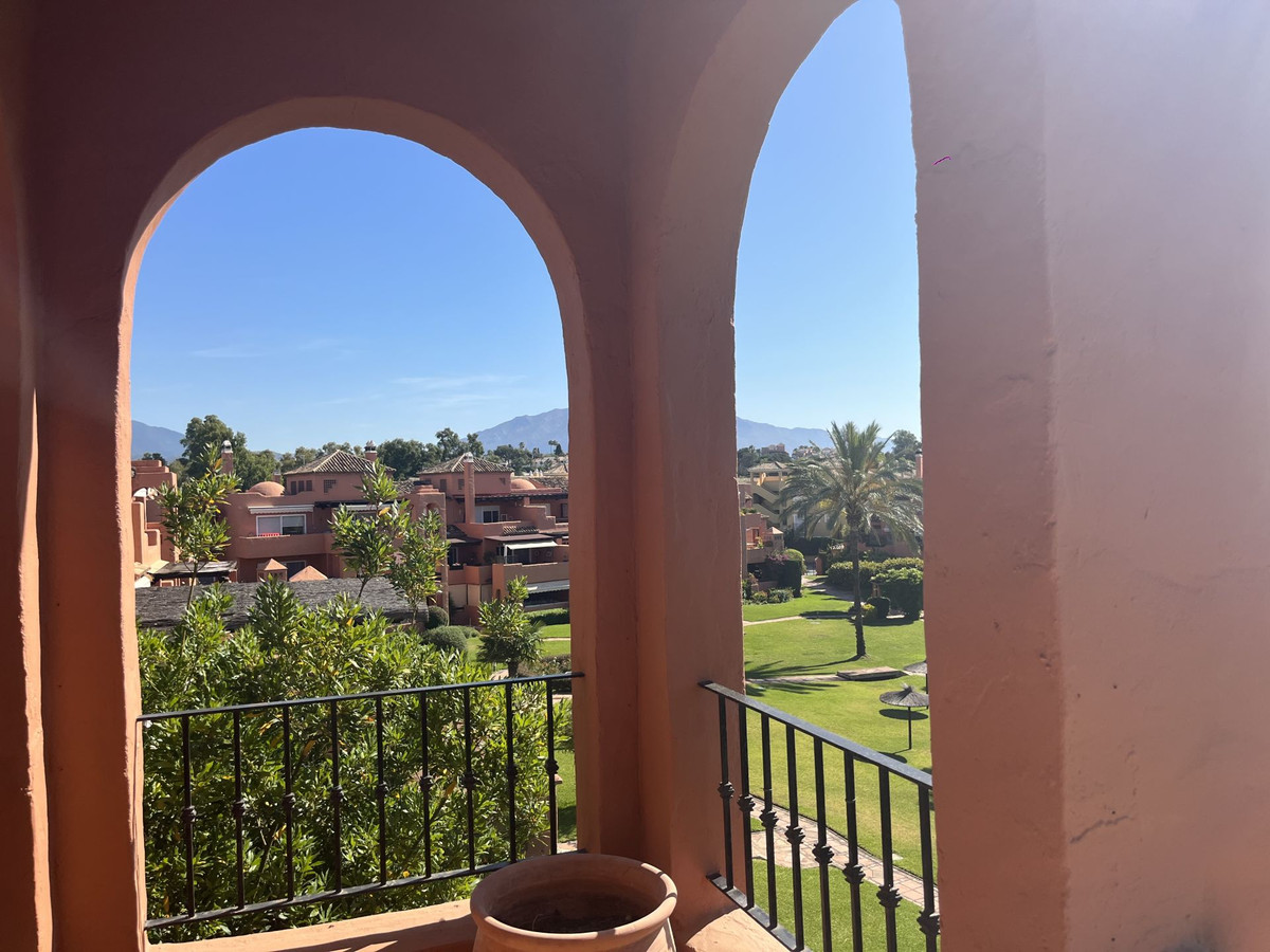 Middle Floor Apartment in Estepona