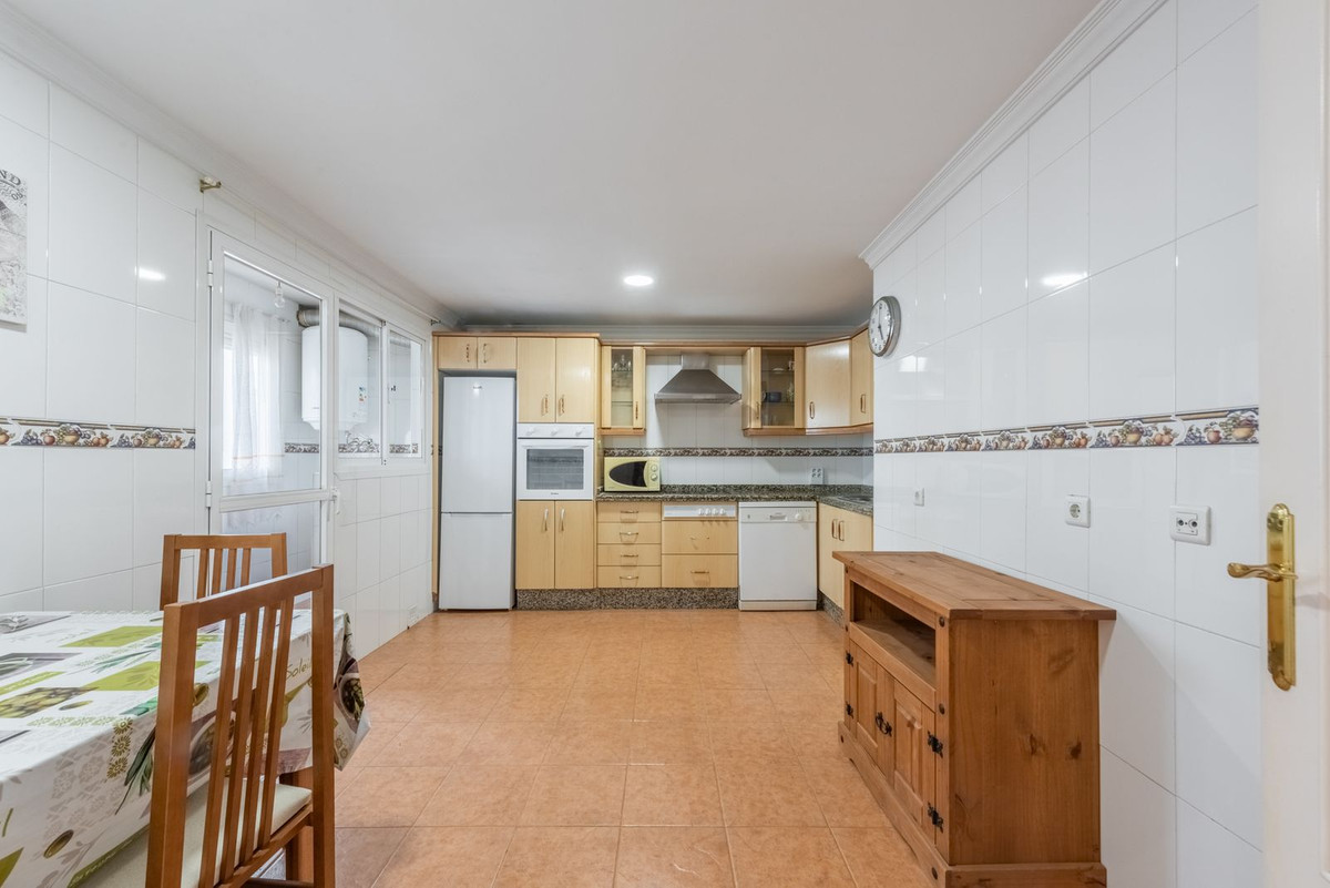Middle Floor Apartment in Estepona