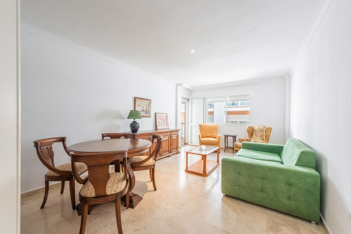 Middle Floor Apartment in Estepona