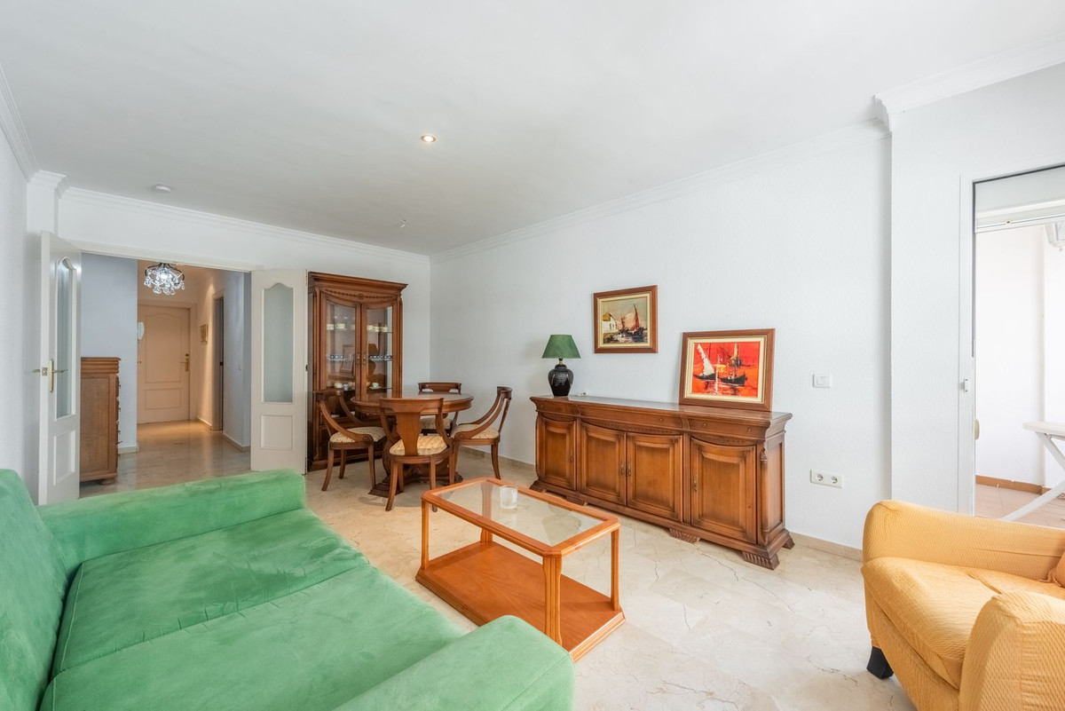 Middle Floor Apartment in Estepona