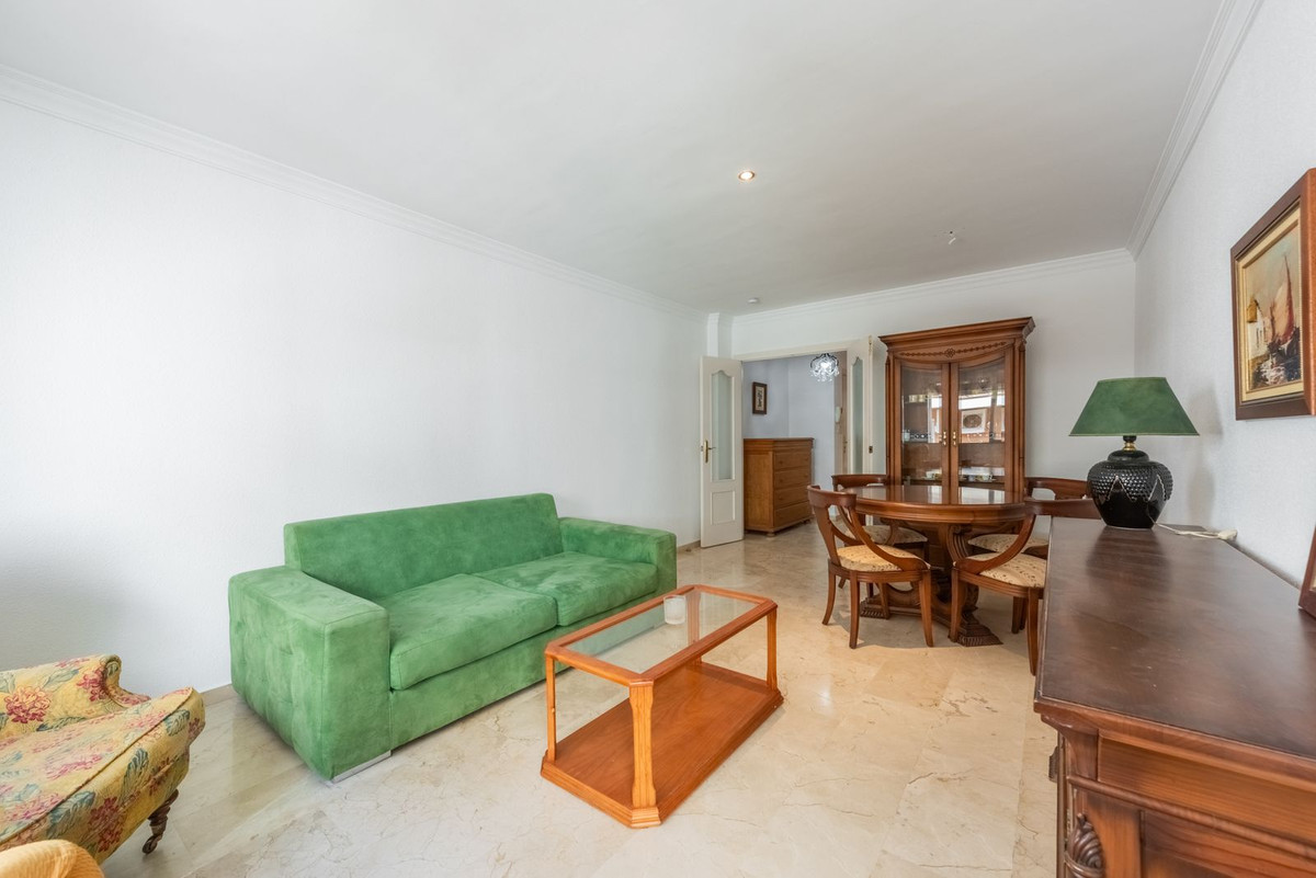 Middle Floor Apartment in Estepona