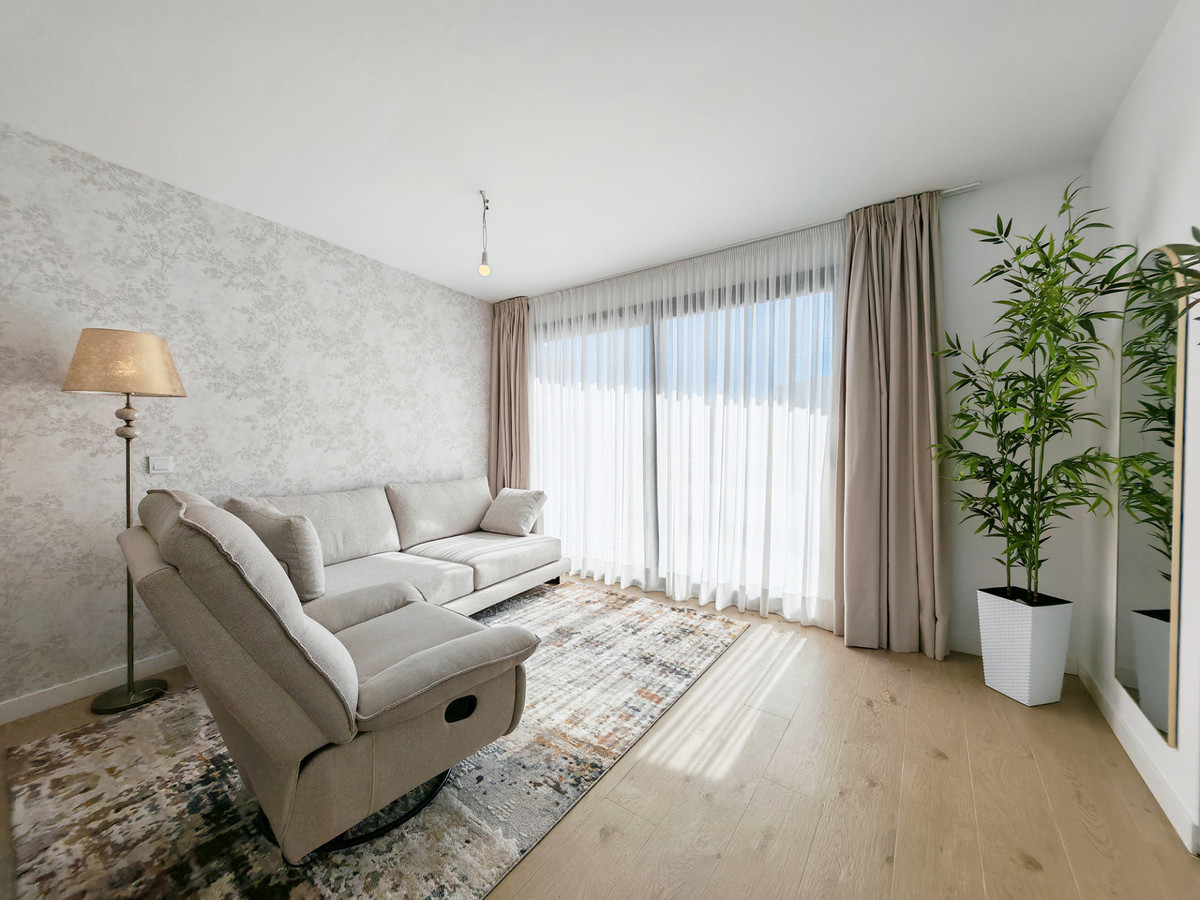 Middle Floor Apartment in Estepona