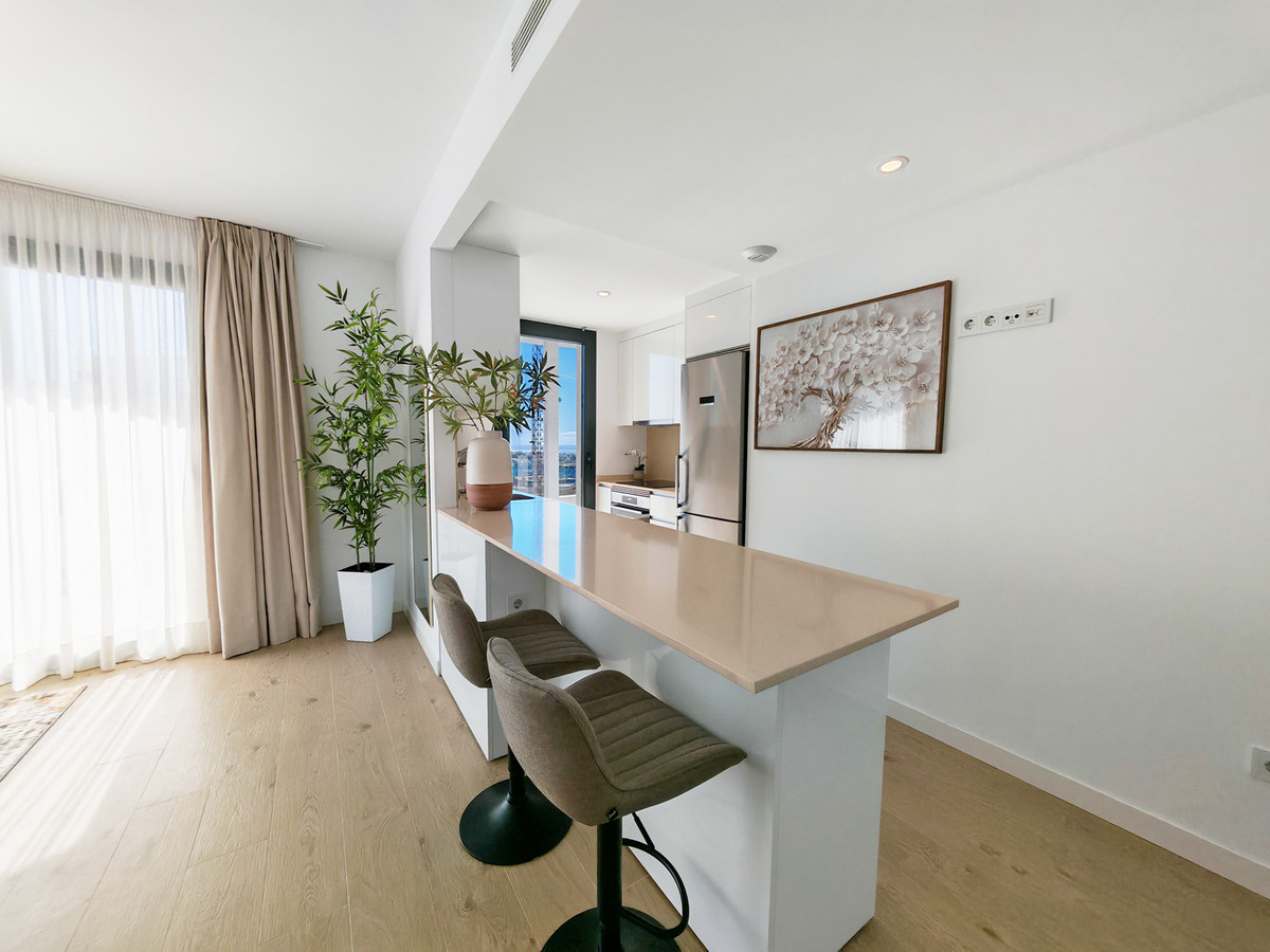 Middle Floor Apartment in Estepona