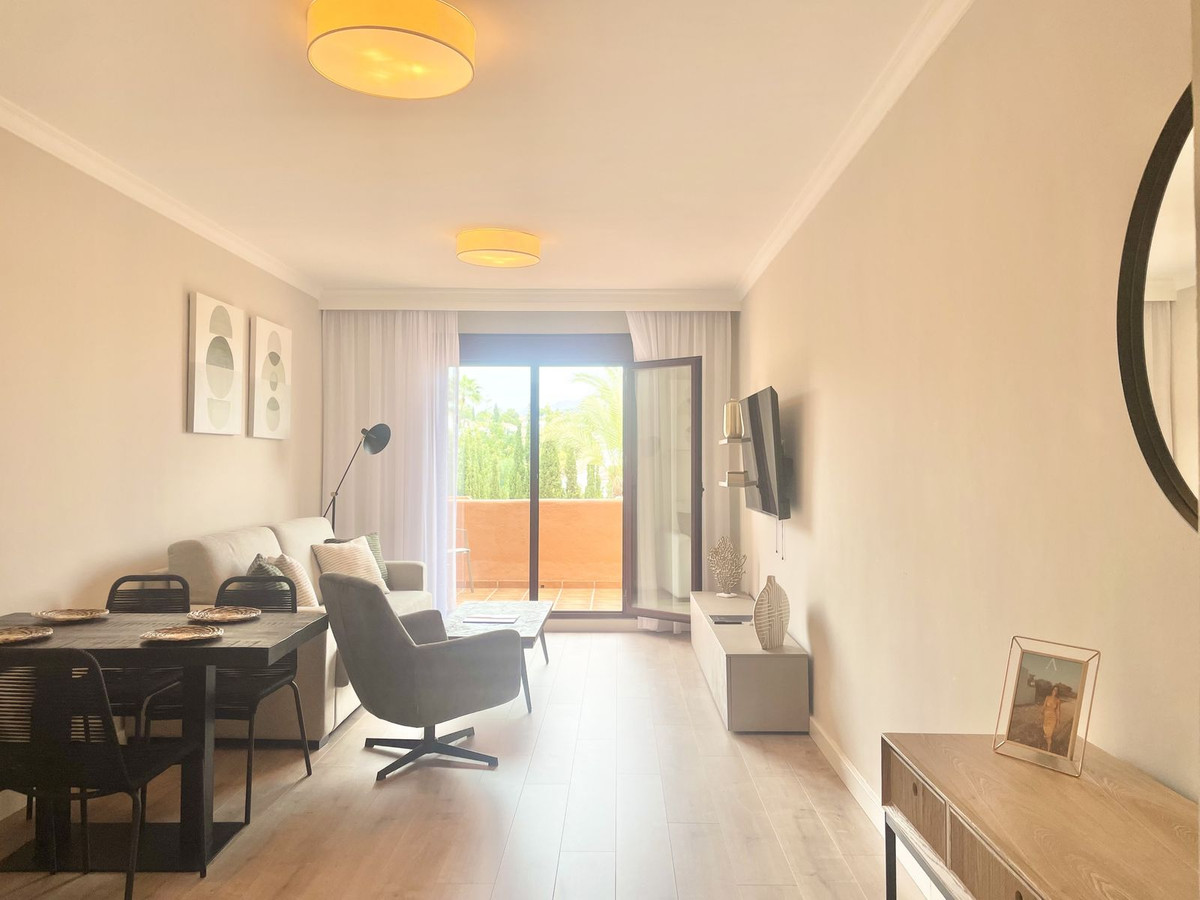 Middle Floor Apartment in Benahavís