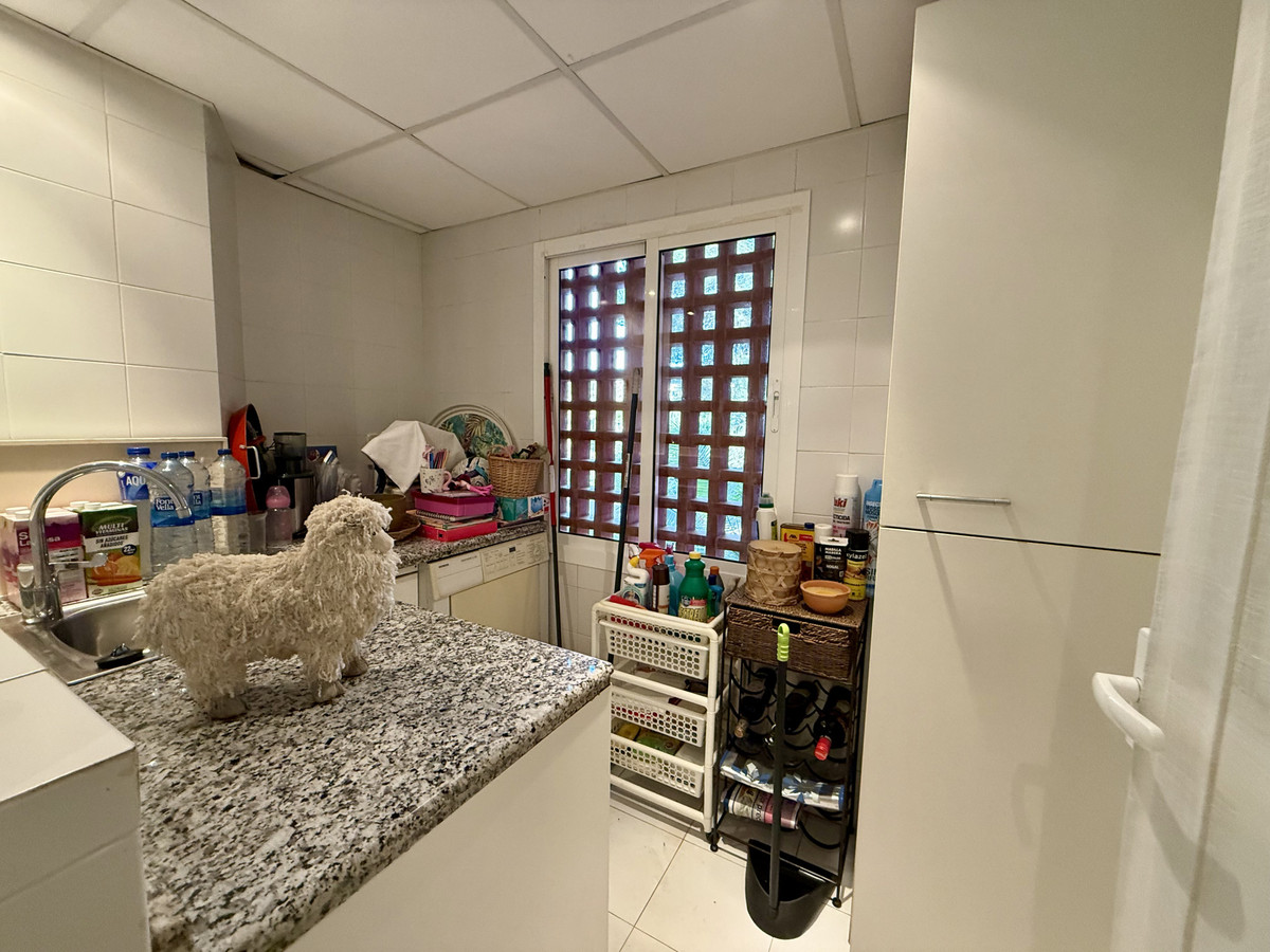 Middle Floor Apartment in Estepona
