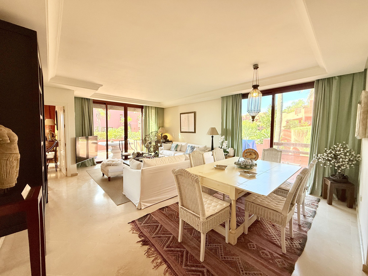 Middle Floor Apartment in Estepona