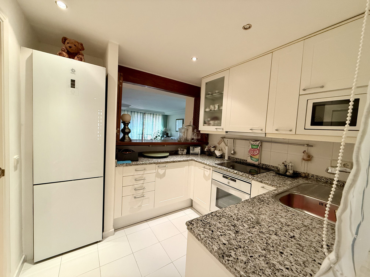 Middle Floor Apartment in Estepona