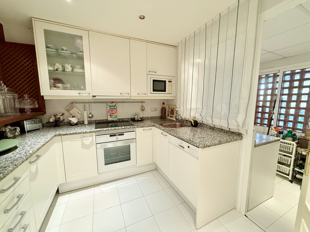 Middle Floor Apartment in Estepona