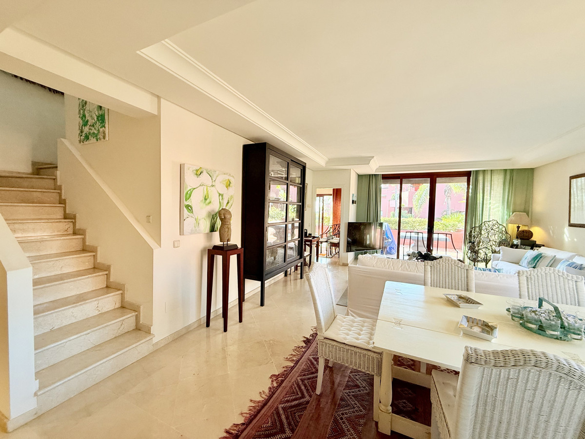 Middle Floor Apartment in Estepona