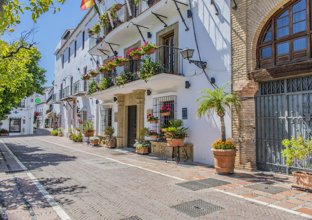 Middle Floor Apartment in Marbella