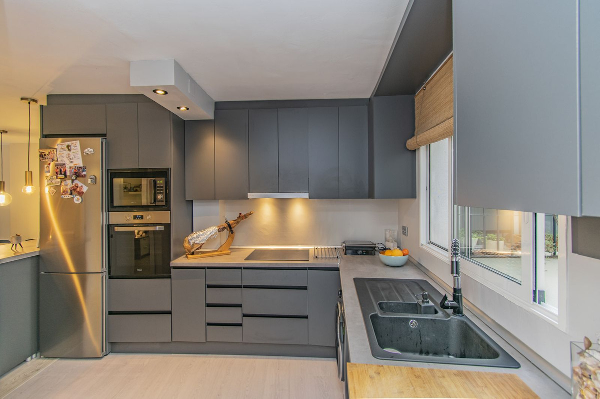 Middle Floor Apartment in Marbella