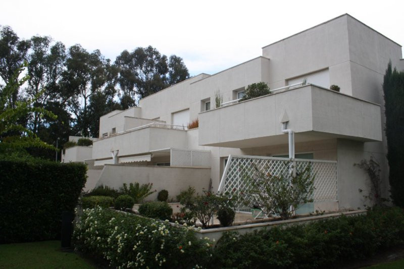 Middle Floor Apartment in Estepona
