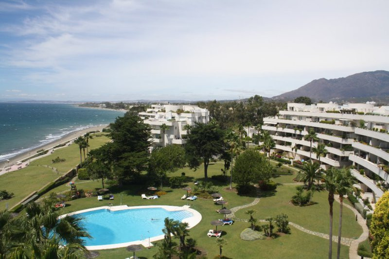 Middle Floor Apartment in Estepona