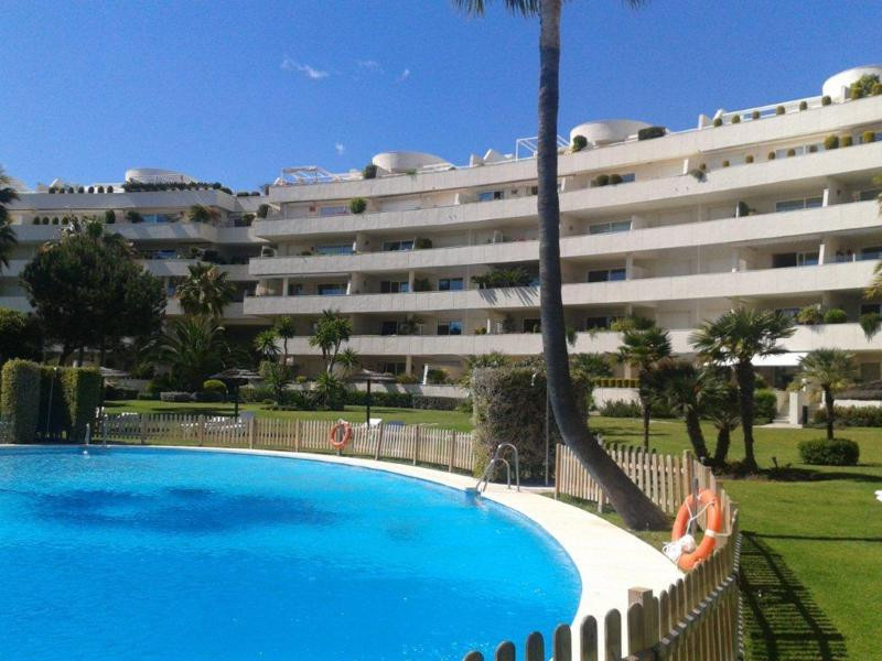 Middle Floor Apartment in Estepona