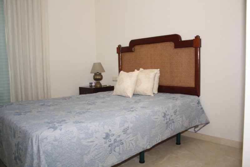 Middle Floor Apartment in Estepona